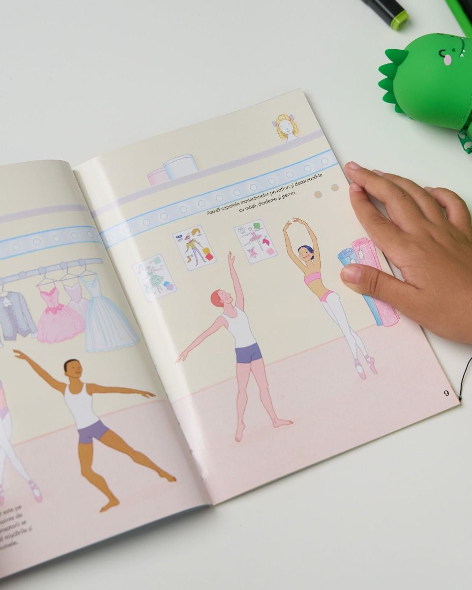 Carte Usborne pentru copii cu stickere autocolante in limba romana